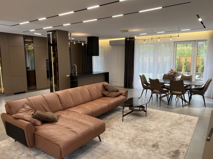 Сучасний стильний будинок 260 м² у Гореничах, 12 соток землі - фото 1