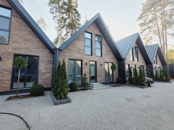 Таунхаус серед сосон! З ремонтом! Віта-Поштова