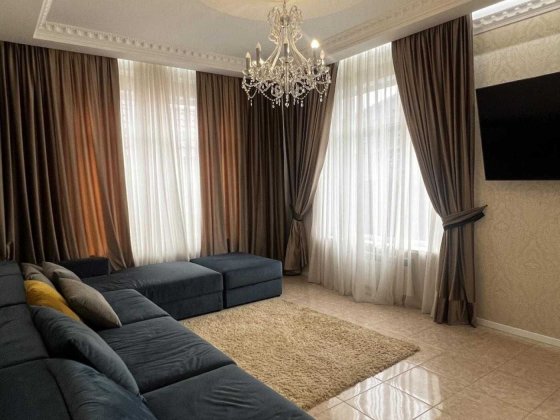 Двоповерховий будинок (196м2), ВСЕ залишається! Стоянка