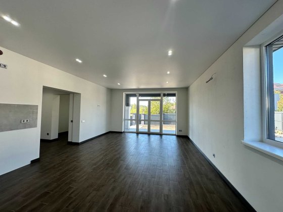 Будинок з ремонтом, газом, бомбосховищем, озелененням біля Києва Гореничі