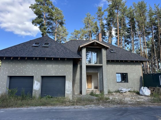 Продаж будинку в Стоянці, 245 м2 з гаражем та соснами на ділянці Стоянка