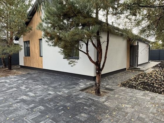 Одноповерховий будинок серед сосен 115 м, ділянка 5 соток Віта-Поштова