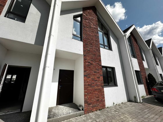 Готовий таунхаус, газ, центральна каналізація, готовий до ремонту Стоянка