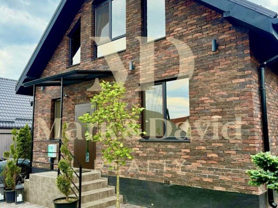 Унікальний будинок з бункером у Віта-Поштова Віта-Поштова