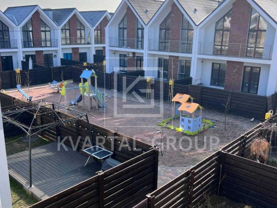 Останній таун в ряду!Центральні комунікації1,10хв до Києва Стоянка