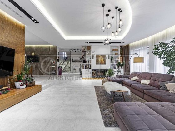 Продаж / Будинок / 497 м2 / Віта-поштова / вул. Звенигородська, 1 Віта-Поштова