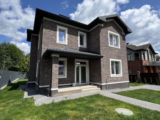 Великий Будинок з Газом 213 кв.м. В Елітному Містечку Стоянка