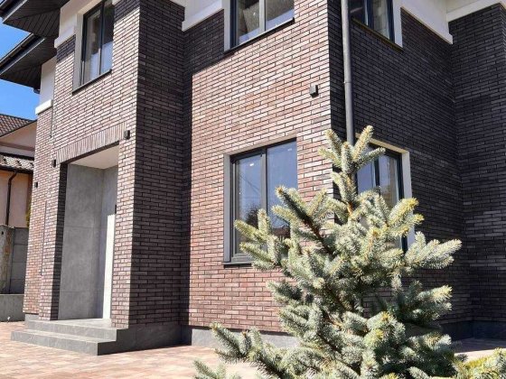 Дім збудований з любов'ю Стоянка