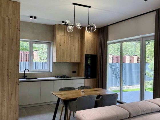 Будинок з Ремонтом, Меблями, Технікою! Є Газ! 188 кв.м., 6 Соток Стоянка