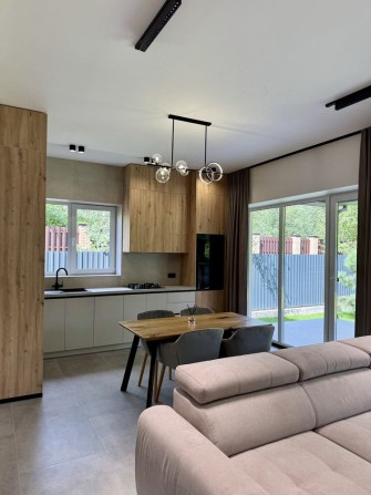 Будинок з Ремонтом, Меблями, Технікою! Є Газ! 188 кв.м., 6 Соток - фото 1