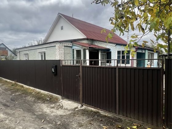 Терміново! Продам добротний будинок в центрі Узина Узин