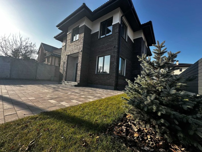 Продаж якісного будинку в закритому котеджному містечку - фото 1