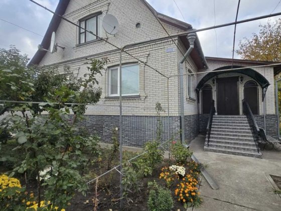 Рокитне.Продаж будинку. розглядаємо сертмфікати Рокитное