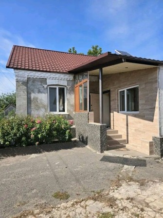 Продаж будинку в центрі смт Рокитне.  Розглядаємо сертифікати - фото 1