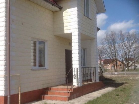 Продам 2-х поверховий будинок в смт Макарів Київська область Макарів