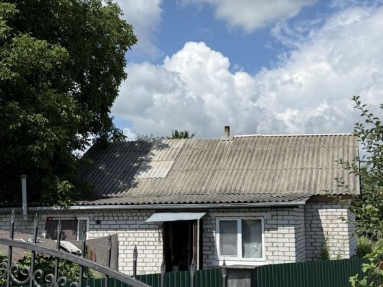 Продається будинок(розділений на дві половини) Макарів