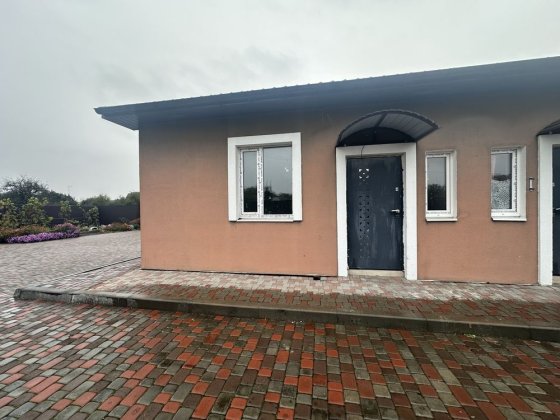 Затишний двоповерховий таунхаус із власним двориком у Глевасі Глеваха