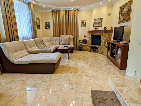 Якісний ремонт. Готовий до проживання. Газ. Програми так Блиставица