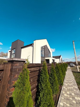 Якісний будинок на березі озера, 10 соток! Ландшафт у подарунок - фото 1