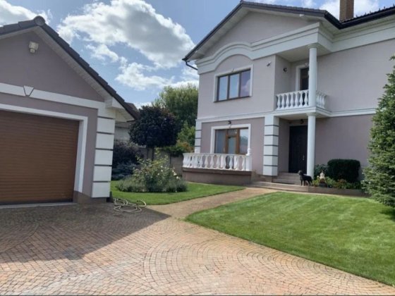 Коттедж с отдельным гостевым домом в окружении леса Великая Солтановка