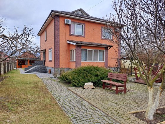 Продажа дома с бассейном и сауной в с. Гора Кедина Гора