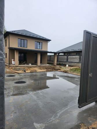 Будинок з великою ділянкою в передмісті Києва. - фото 1