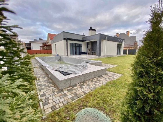 Будин ідеальним плануванням.Басейн та сауна! Горенка