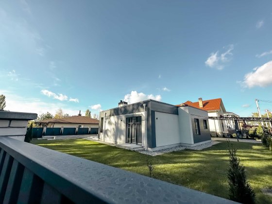 Одноповерховий БУДИНОК на 10 сотках - НОВИЙ ремонт, басейн, сауна! Горенка