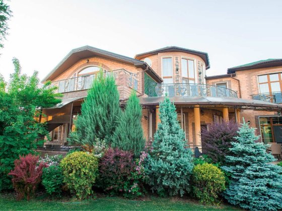 Продаж Будинку Гора вулиця Яблунева Красивий Надійний Басейн в Будинку Кедина Гора