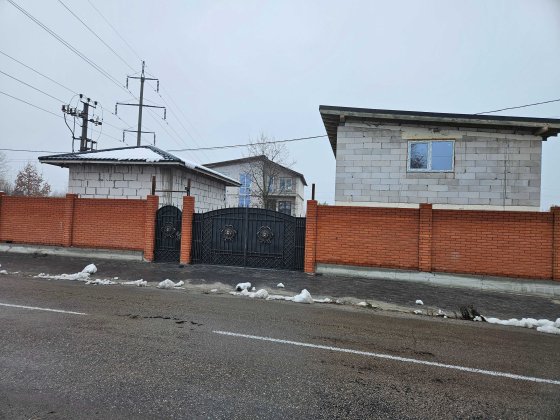 Продам дом с. Иванковичи 350м2+120м2+35м2гараж, 14 соток земли Іванковичі