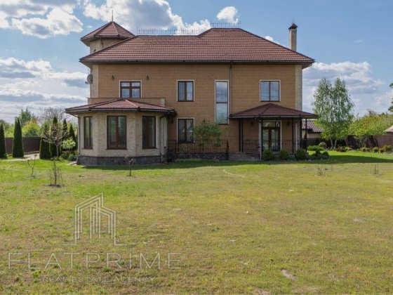 Продам будинок з басейном..Без%.До Києва 20 хв. Будинок з ремонтом. Колонщина