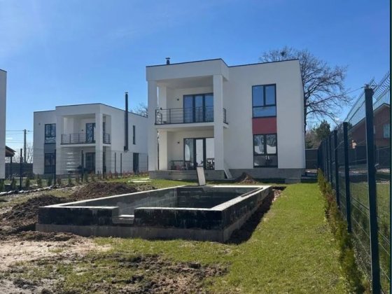 Продаж Будинку з новим ремонтом ! Басейн/ газ/ підвал/ 7 соток Иванковичи