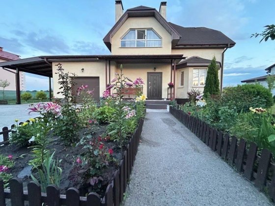 Загородный дом в закрытом коттеджном городке  по Житомирской трассе Колонщина