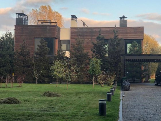 Продаж будинку 450 м² в стилі Hi-Tech  з ремонтом та виходом на воду Лебедівка