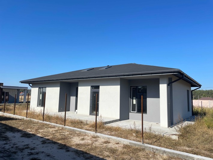 Власний будинок біля Київського моря в розвиненому селищі - фото 1