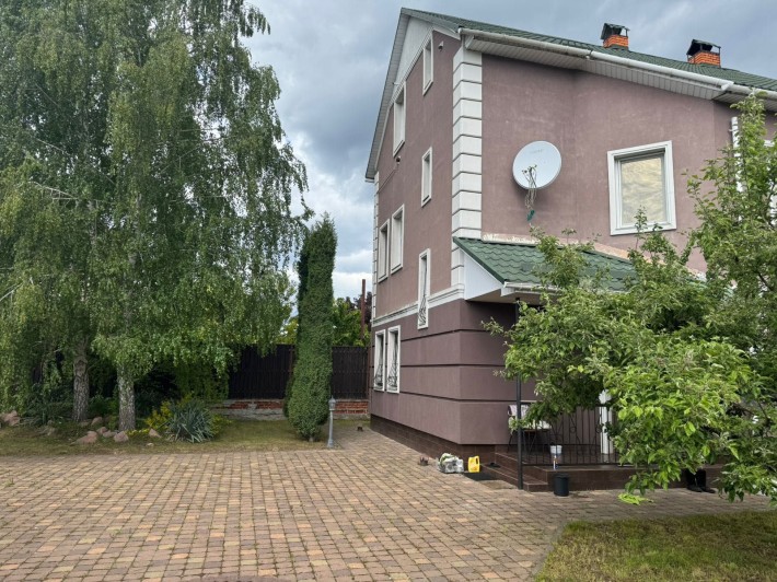 Продам будинок з  підвалом, ремонтом та меблями біля Київського моря - фото 1