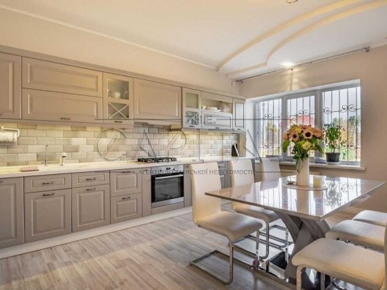 Продажа дома с бассейном, с. Мархалевка, Васильковский р-н Мархаловка