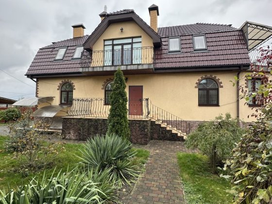 Будинок який вартий вашої уваги . 41 сотка . Власний сад .Басейн.Озеро Михайлівка-Рубежівка