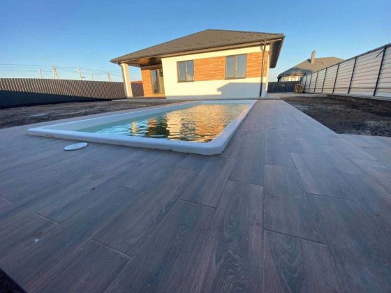 Продам будинок з басейном в котеджному містечку Міжріччя Осещина