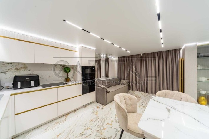 Продаж будинку с новим дизайнерським ремонтом Нові Безрадичі 180 м2 - фото 1