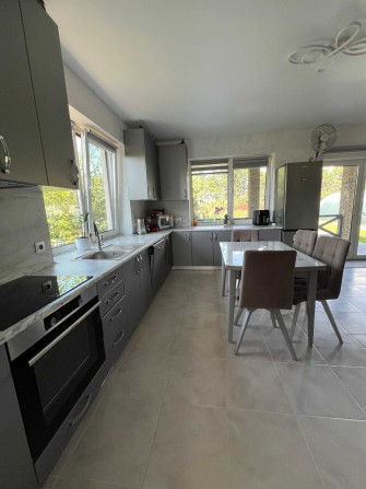 Будинок з ремонтом 120 кв.м/ 10 соток/ автонавіс/чан/озеро/с.Петрушки - фото 1