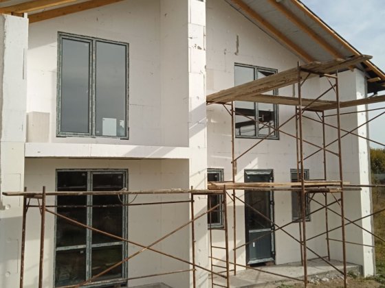 Будинок 2-поверховий  на власній ділянці Погреби