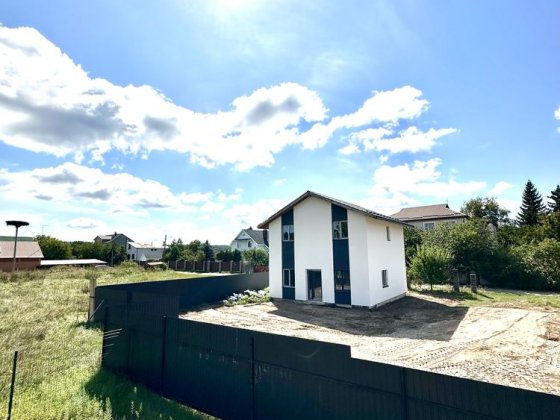 Котедж у затишному, мальовничому місці, Пухівка, центр. 15хв м.Лісова Пухівка