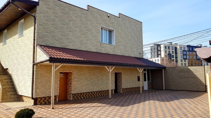 Будинок з ремонтом + приміщення 170 кв.м. - фото 1