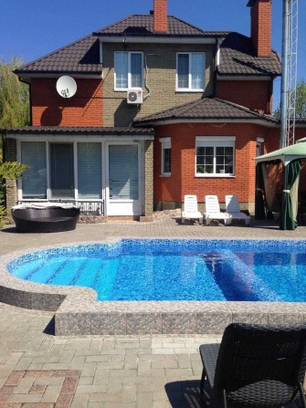 Дом бассейн сауна гектар земли - фото 1