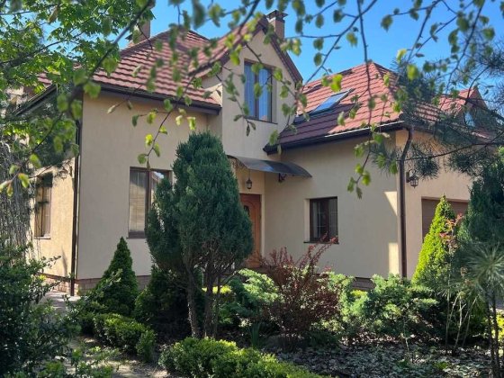 Современный очень уютный дом в п. Романков, Новообуховская трасса! Романків