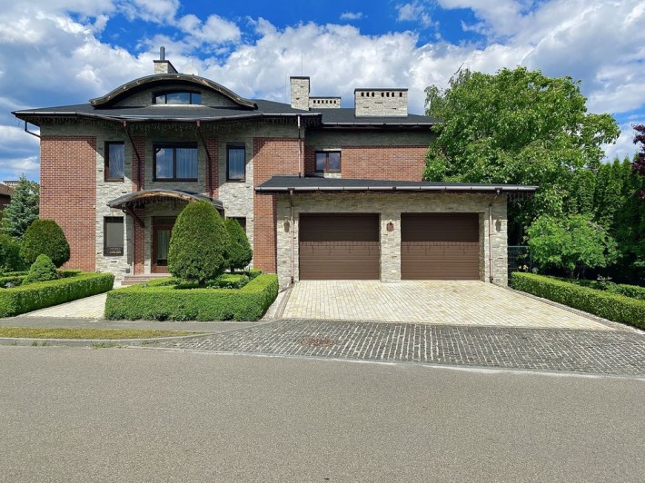 Продаж будинку. Романков. 436,8 м.кв. 4 спальні. 14 соток земли. - фото 1