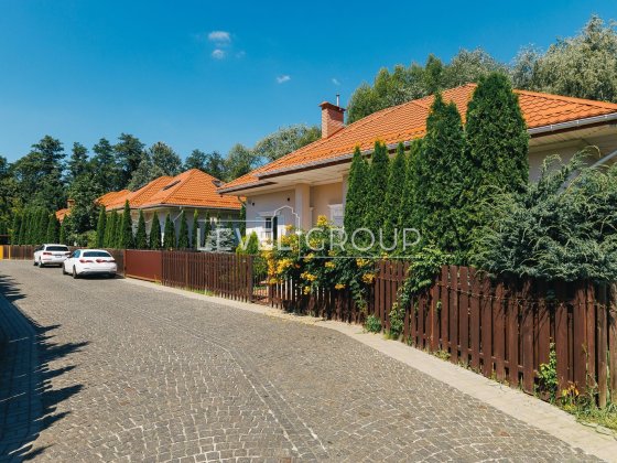 Романків! Продаж будинку з ремонтом та басейном. Романків