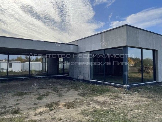 Продаж будинку 283 кв м без ремонту в стили Хай Тек в селі Романків Романків