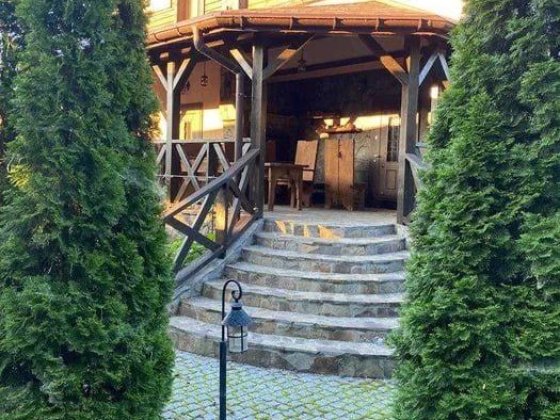 Дом со своим выходом на плаж можно из баньки в речку прыгать Рожны